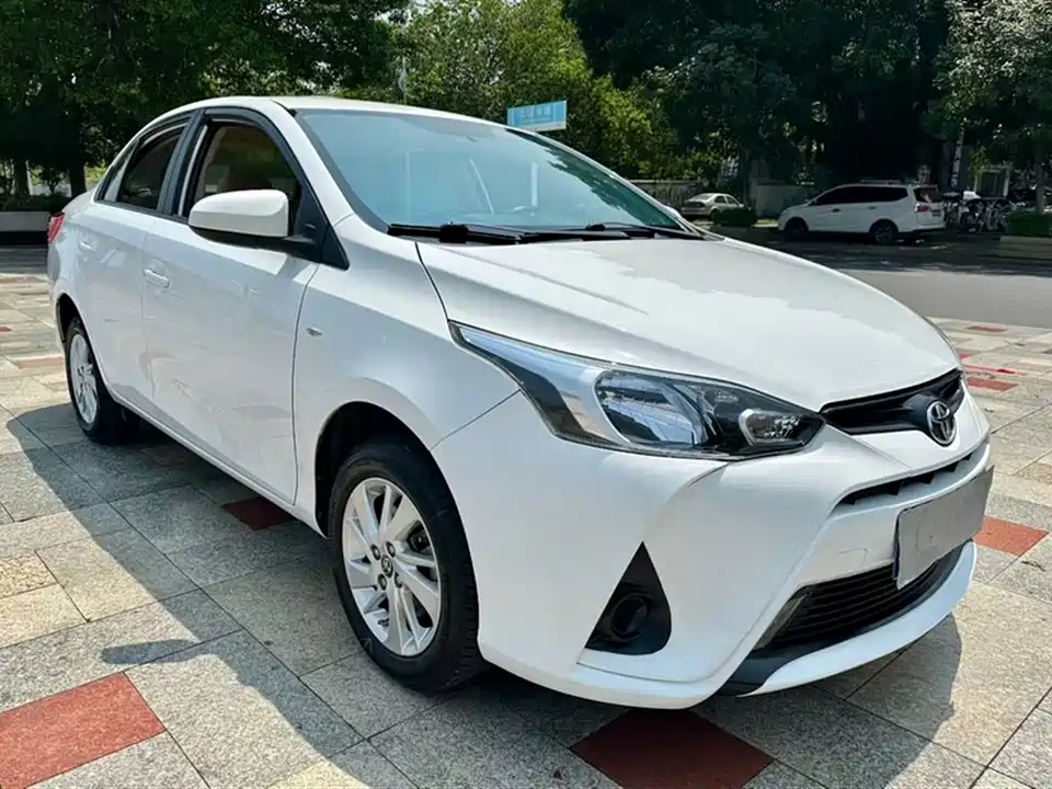 Toyota YARiS L to enjoy