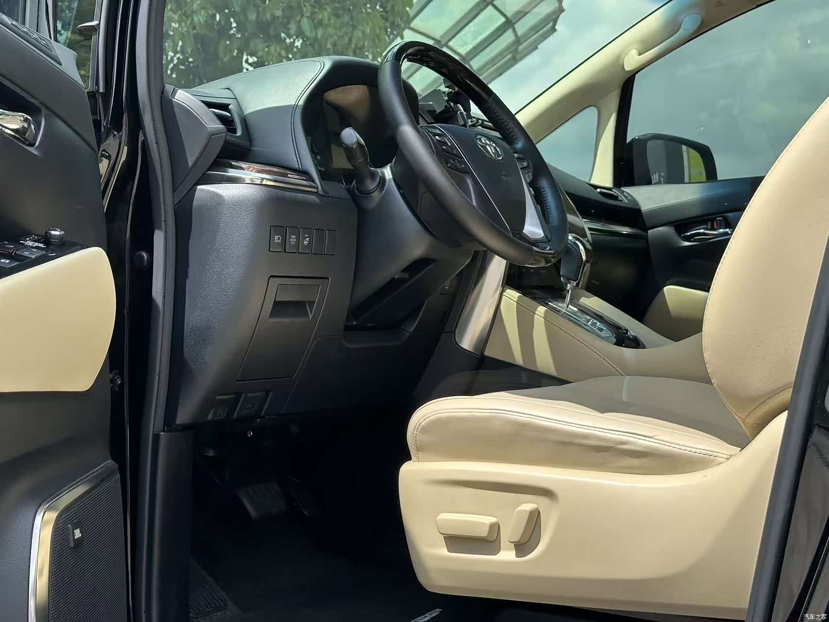 Toyota Alphard, 2020 9