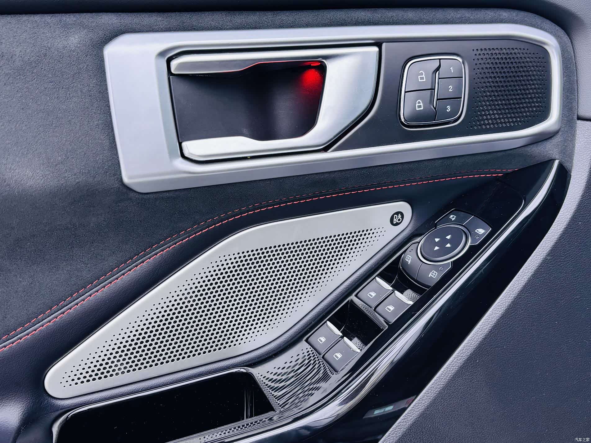 Ford Explorer, 2023 8