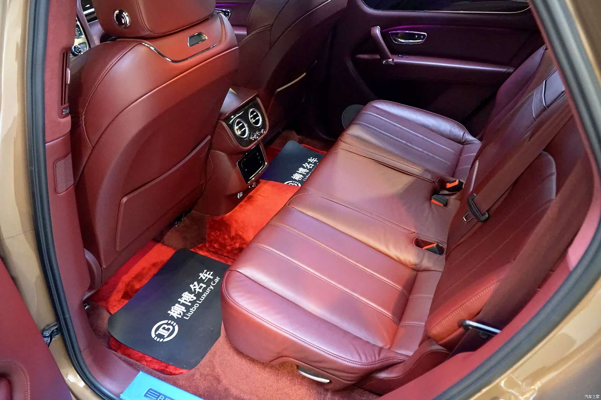 Bentley Bentayga, 2019 9