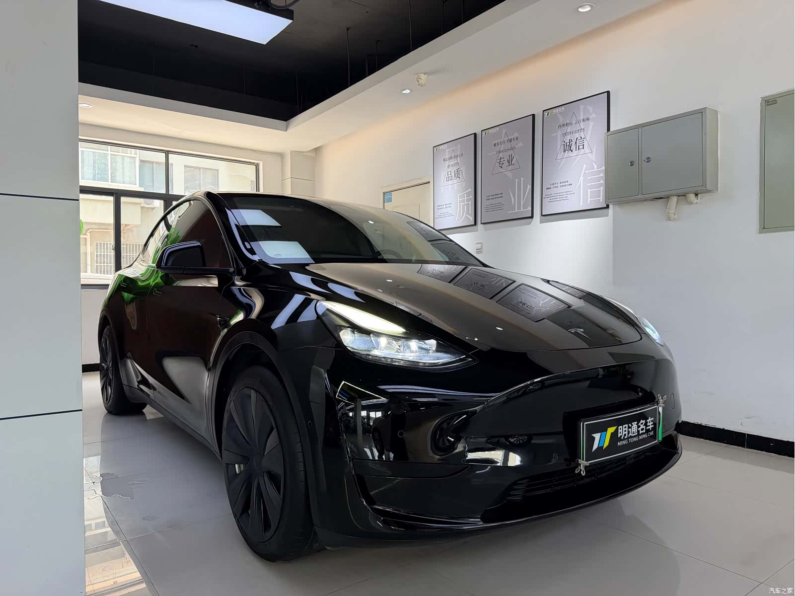 Tesla Model Y, 2023 3