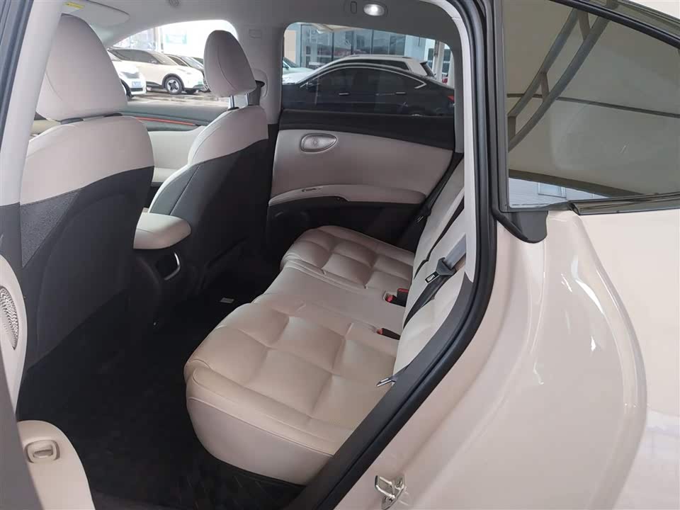 IM Motors Zhiji LS6 IM Motors Zhiji LS6