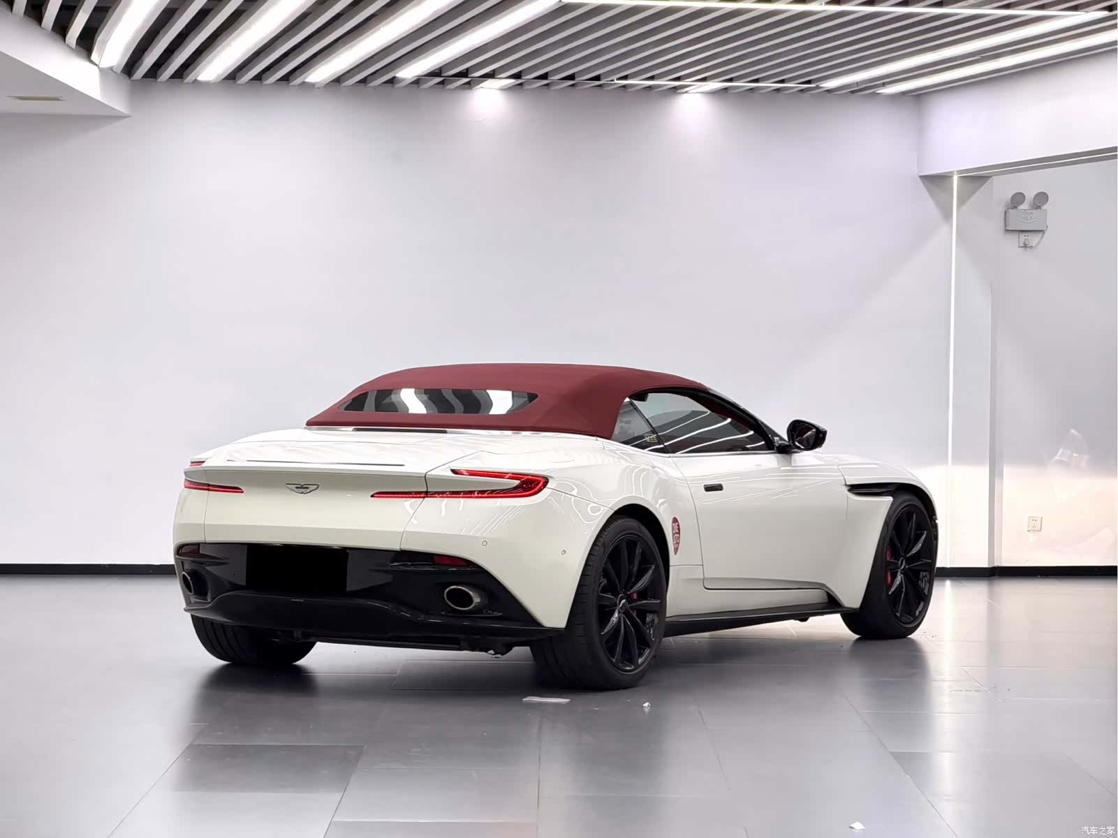 Aston Martin DB11, 2019 3