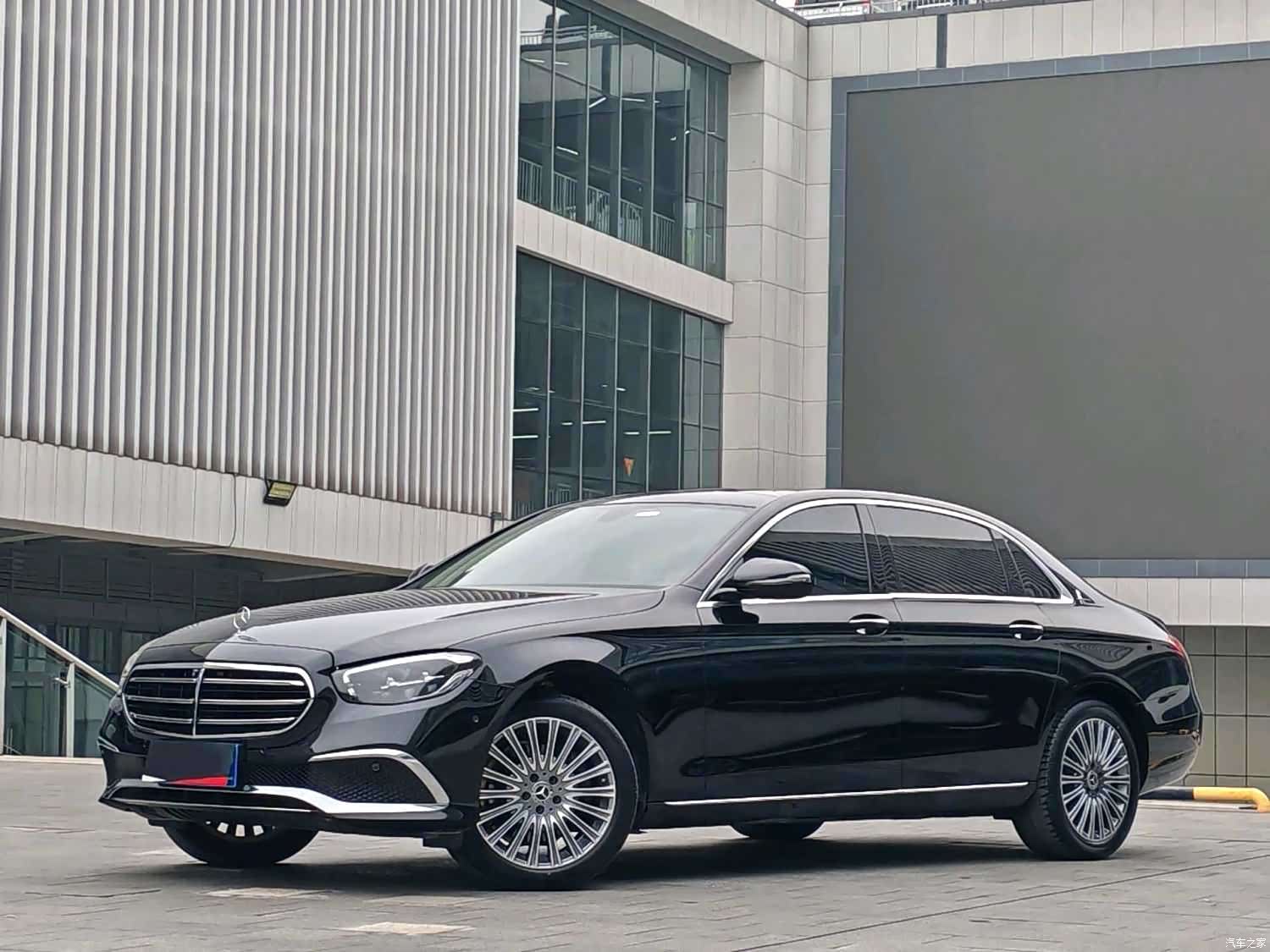 Mercedes-Benz E-Class, 2023 3