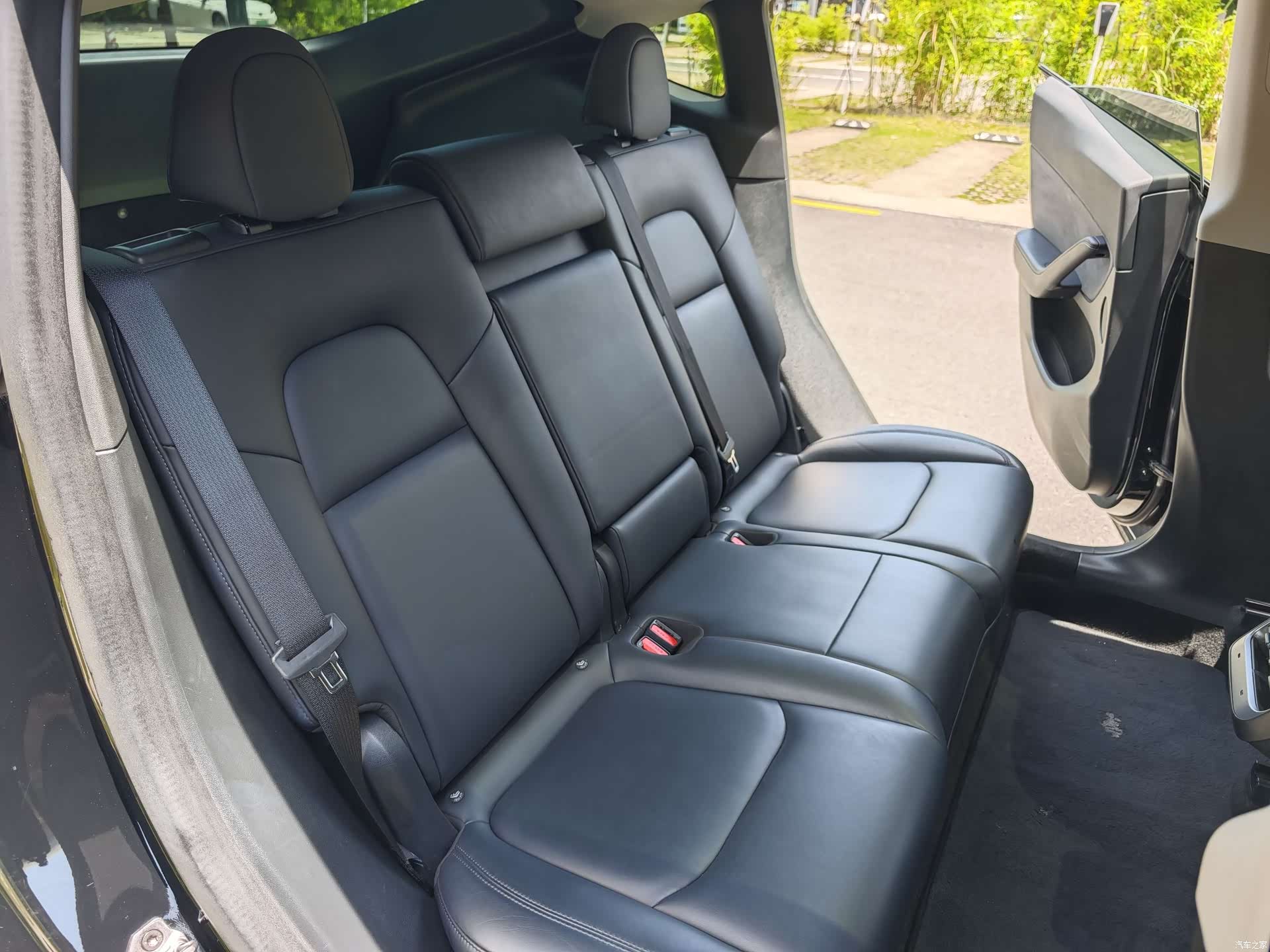 Tesla Model Y, 2023 26