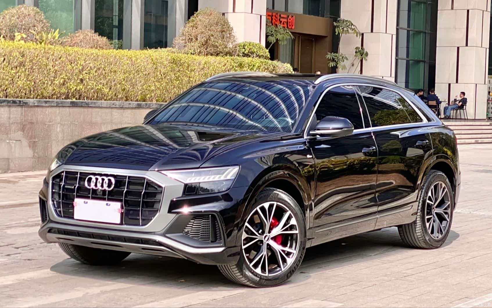 Audi Q8, 2021 1