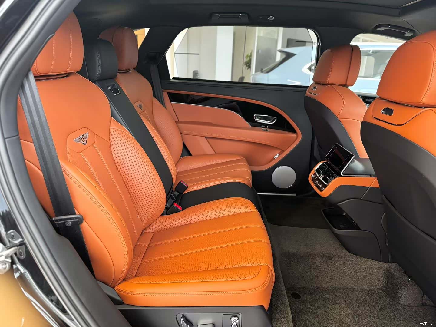 Bentley Bentayga, 2026 все фото