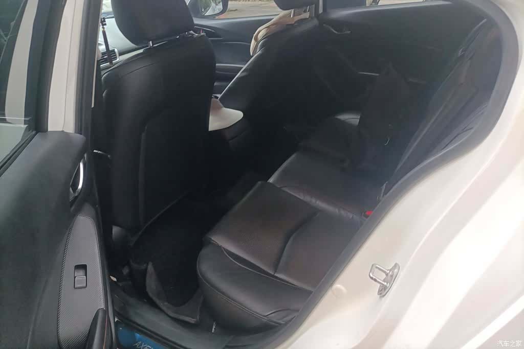 Mazda Mazda3, 2015 11
