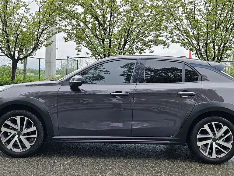 Lynk & Co 02