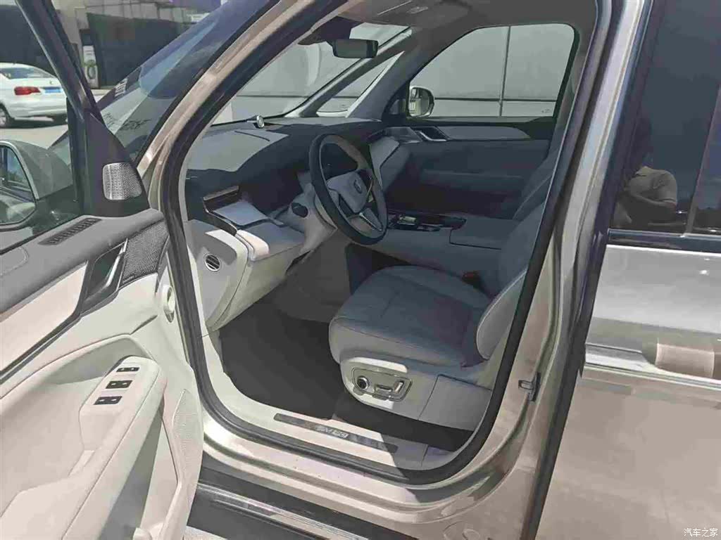 Volvo EM90, 2024 4