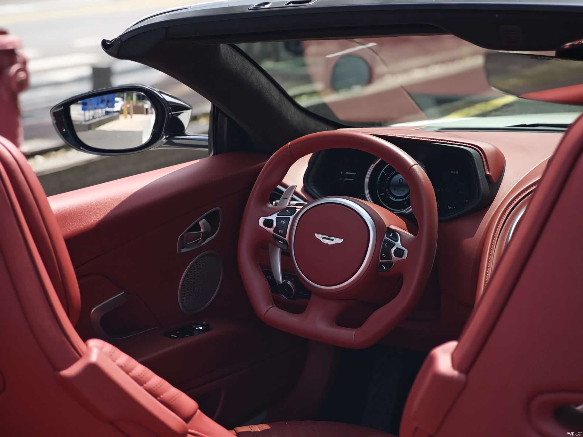 Aston Martin DB11, 2023 9