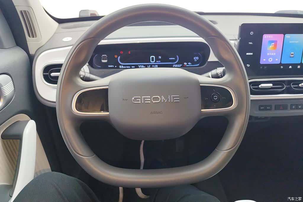 Geely Panda, 2025 15