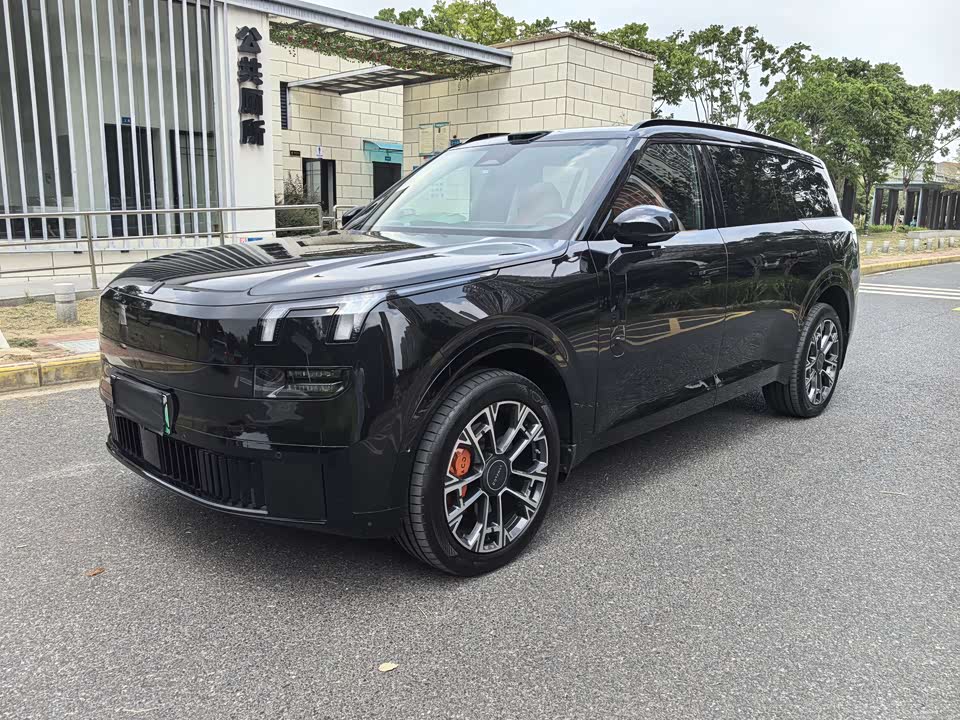 Lynk & Co 900