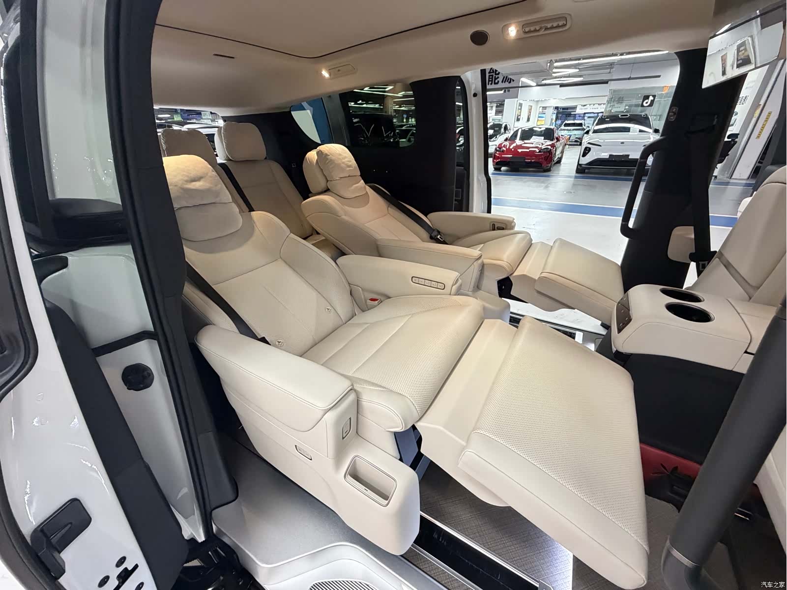 Li Auto MEGA, 2025 11