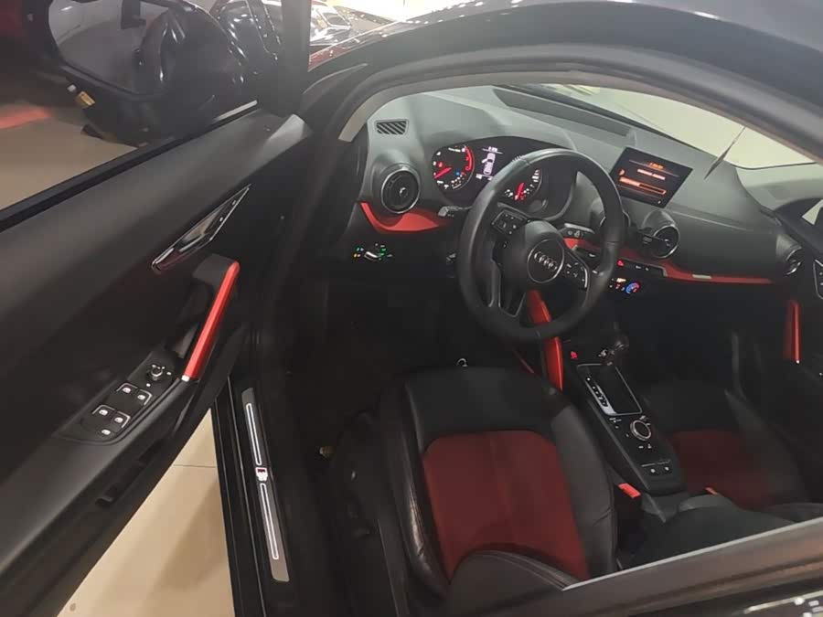 Audi Q2L 2019, фото 16