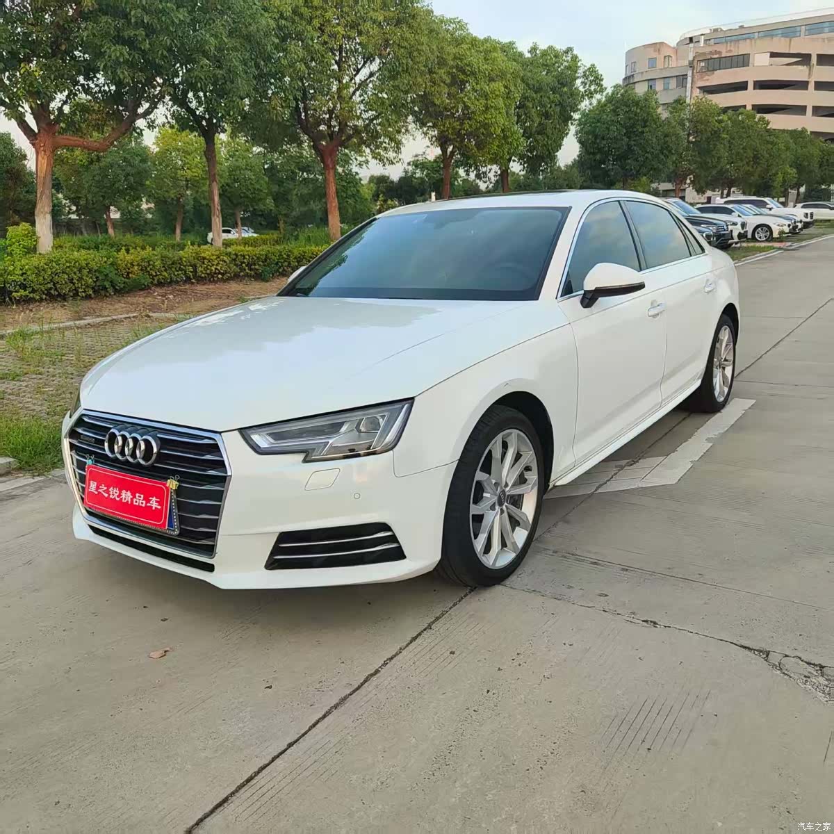 Audi A4L, 2017 1