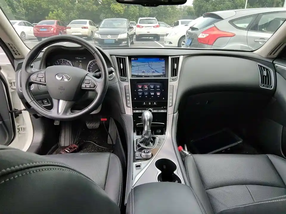 Infiniti Q50L