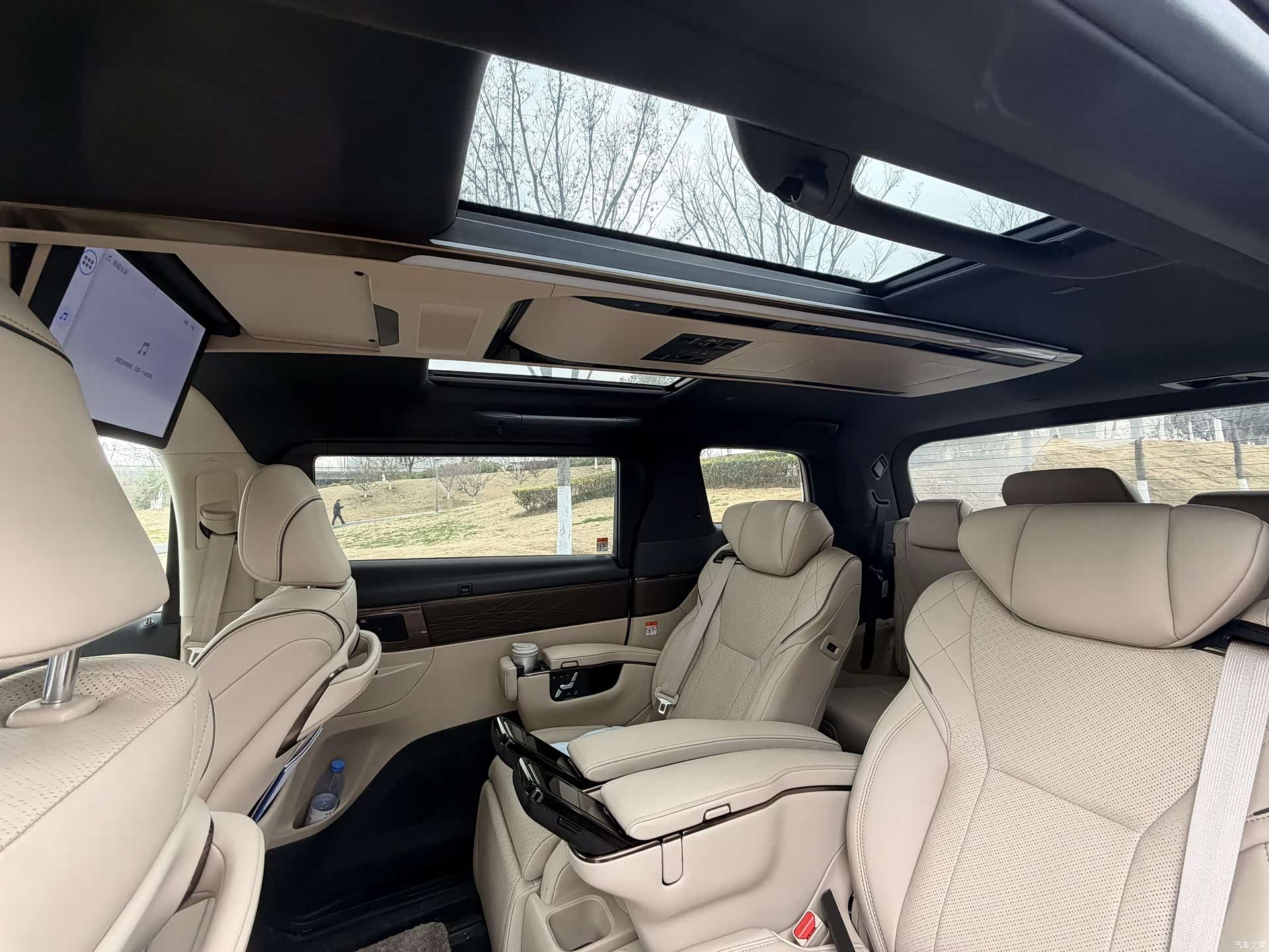 Toyota Vellfire, 2024 7