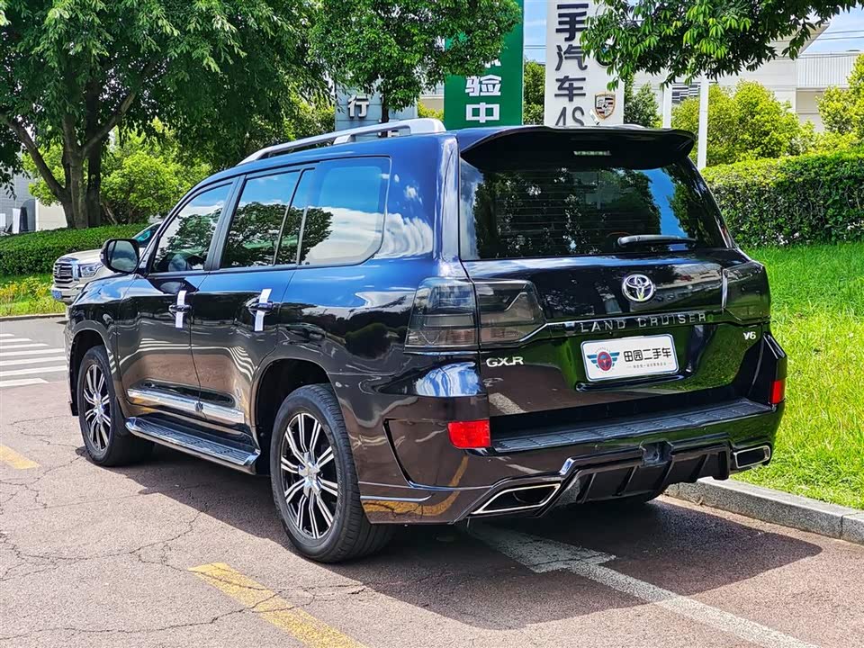 Toyota Land Cruiser