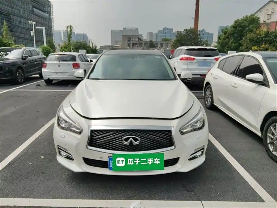 Infiniti Q50L