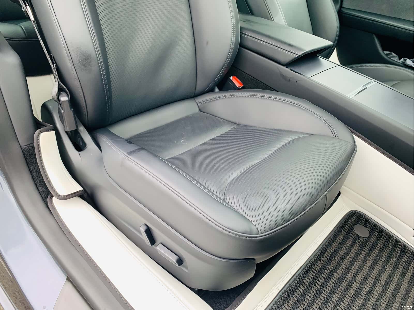 Tesla Model 3, 2024 16