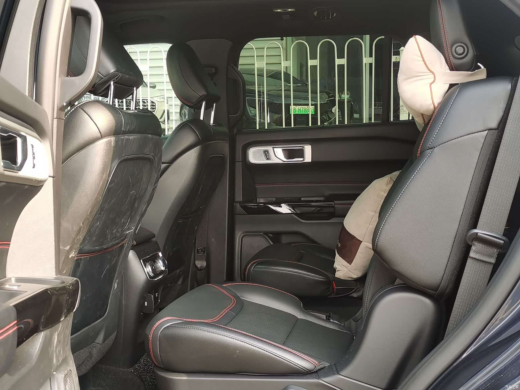 Ford Explorer, 2022 10