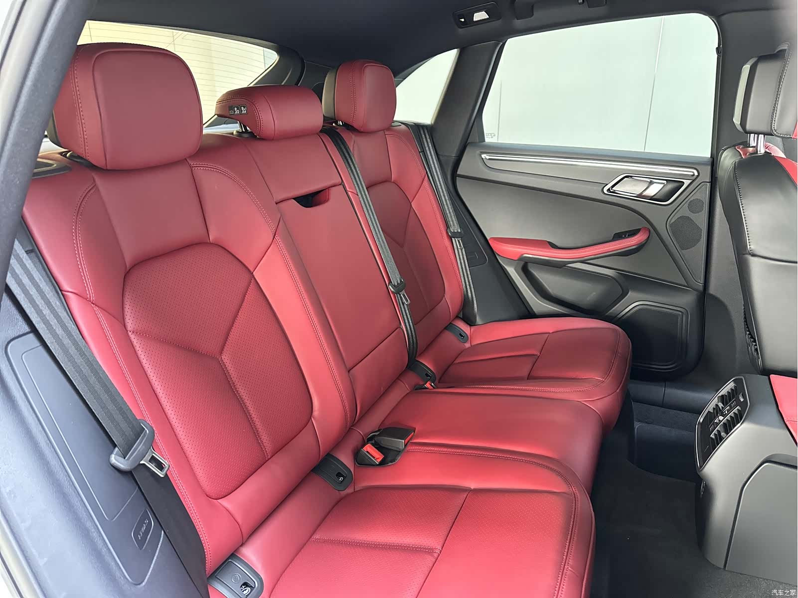 Porsche Macan, 2026 16