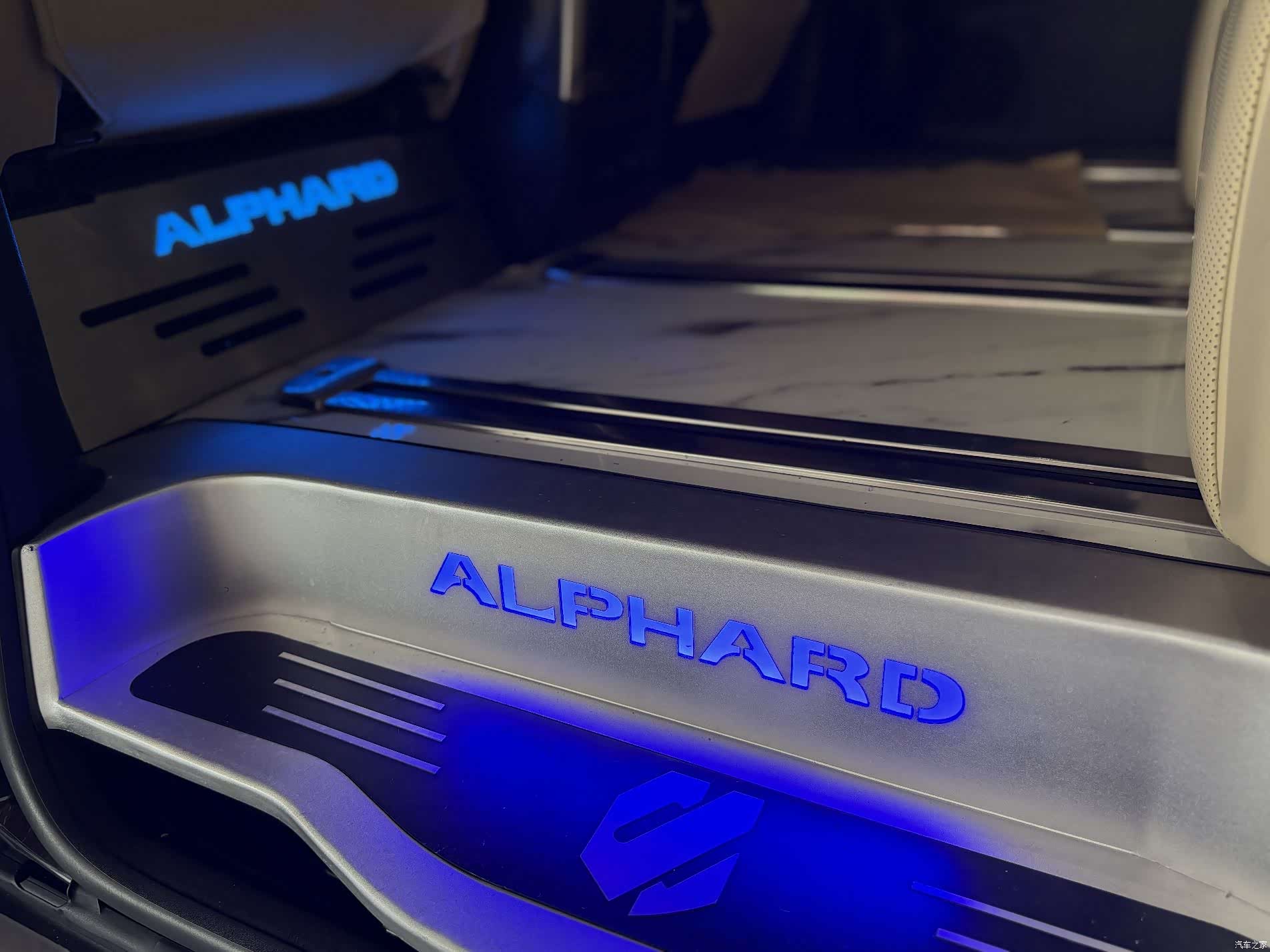 Toyota Alphard, 2018 27