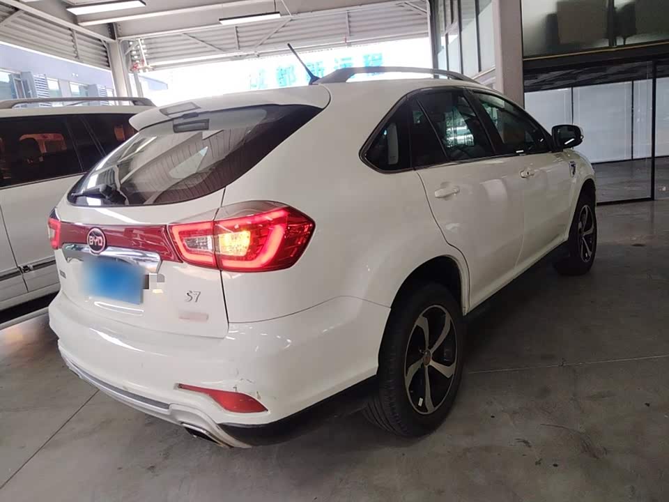 BYD S7