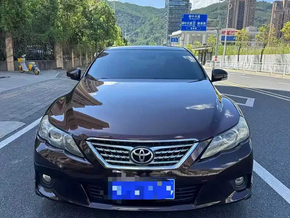 Toyota Reiz