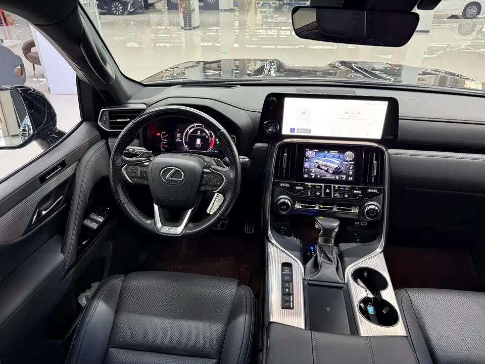 Lexus LX