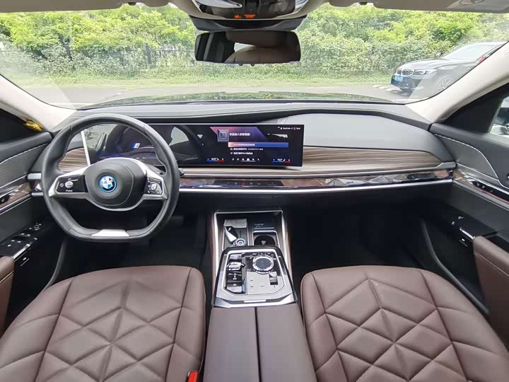 BMW i7 2023 eDrive50L ling xian hao hua tao zhuang