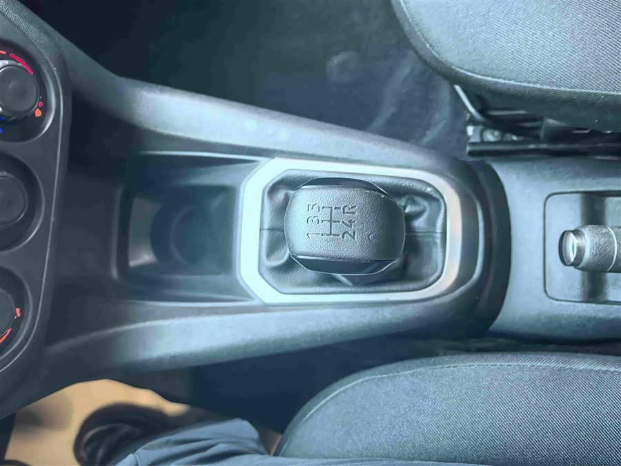 Peugeot 301 2015, фото 17