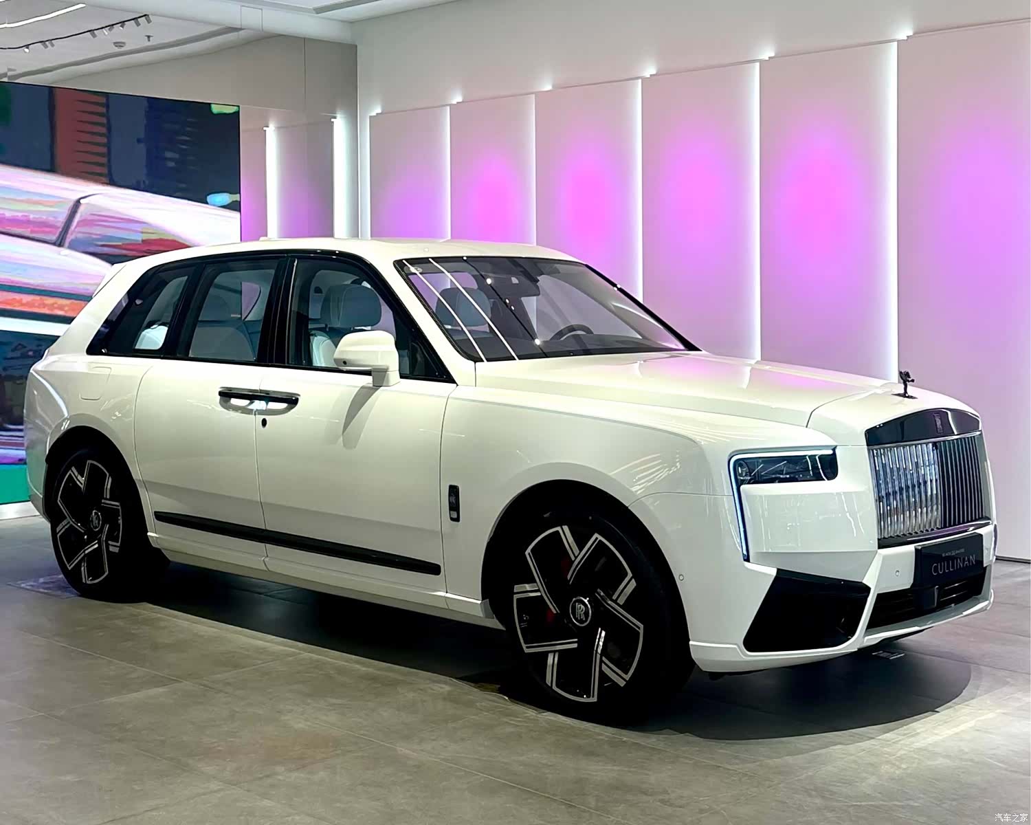 Rolls-Royce Cullinan, 1900 15