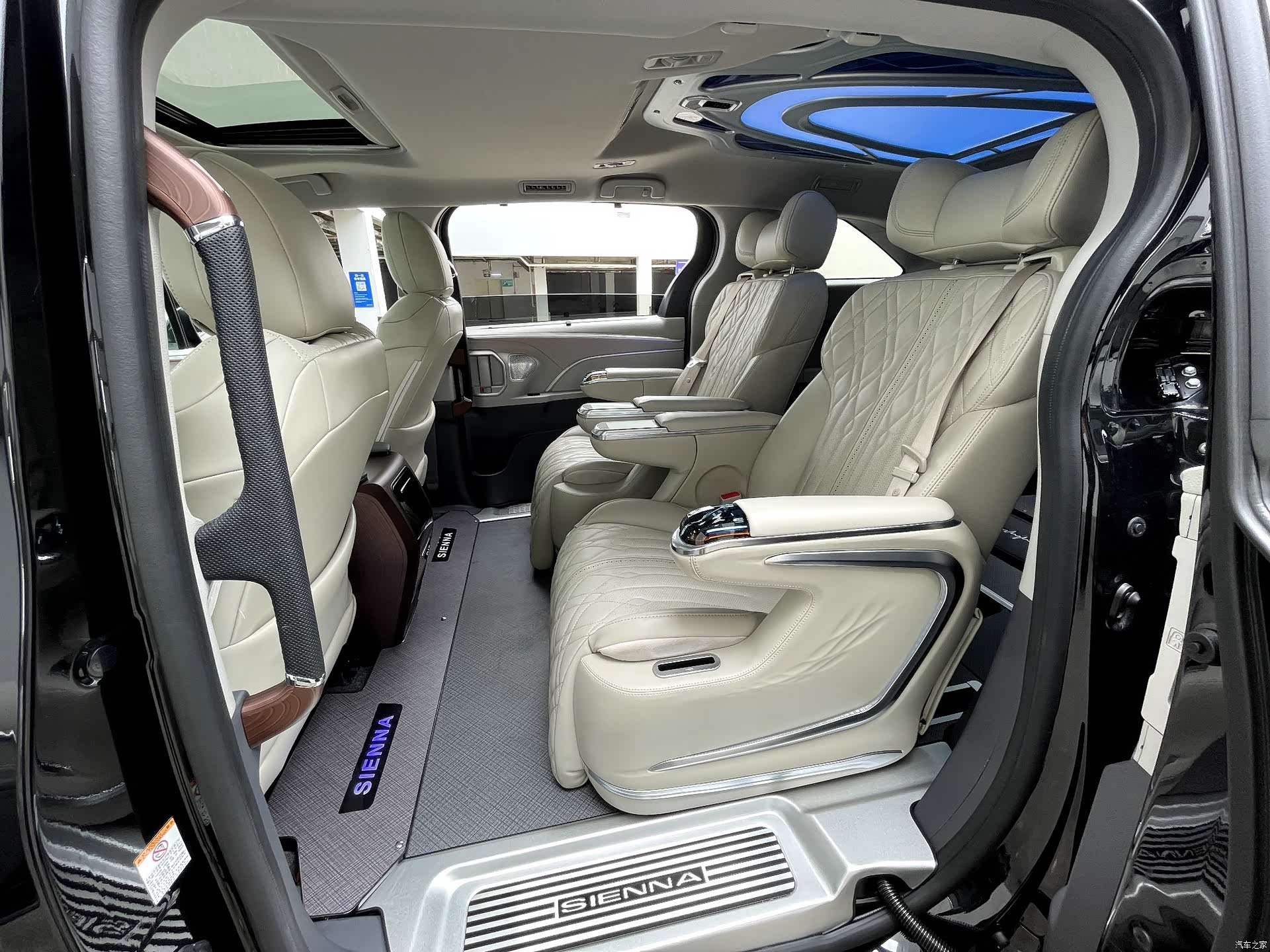 Toyota Sienna, 2026 8