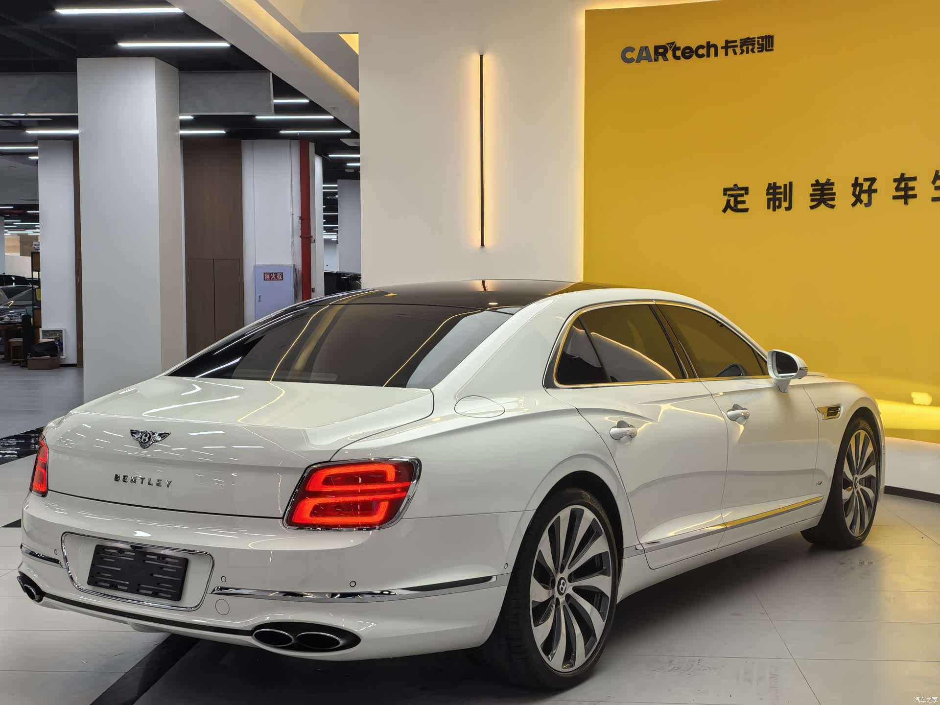 Bentley Flying Spur, 2023 6