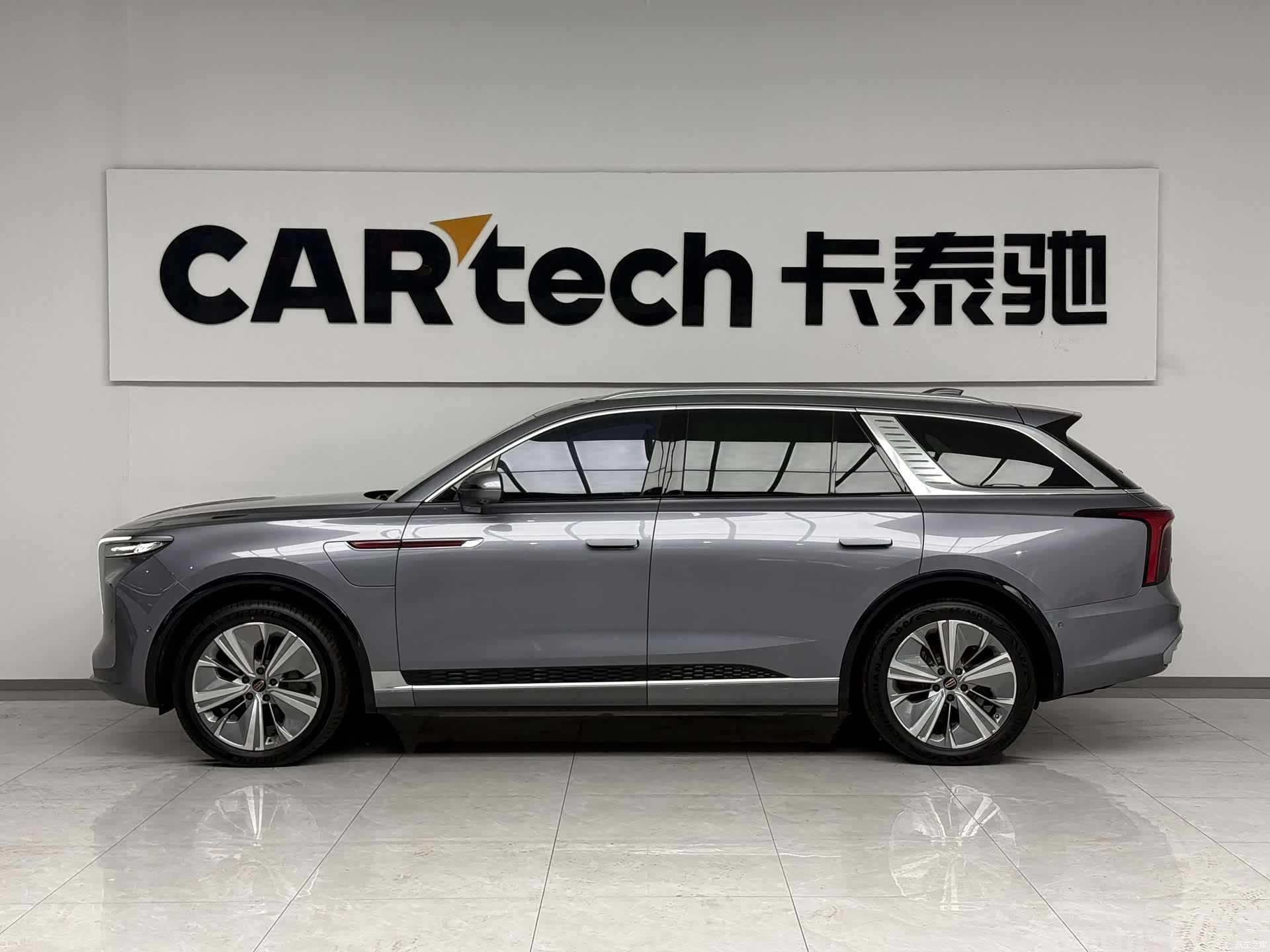 Hongqi E-HS9, 2023 3