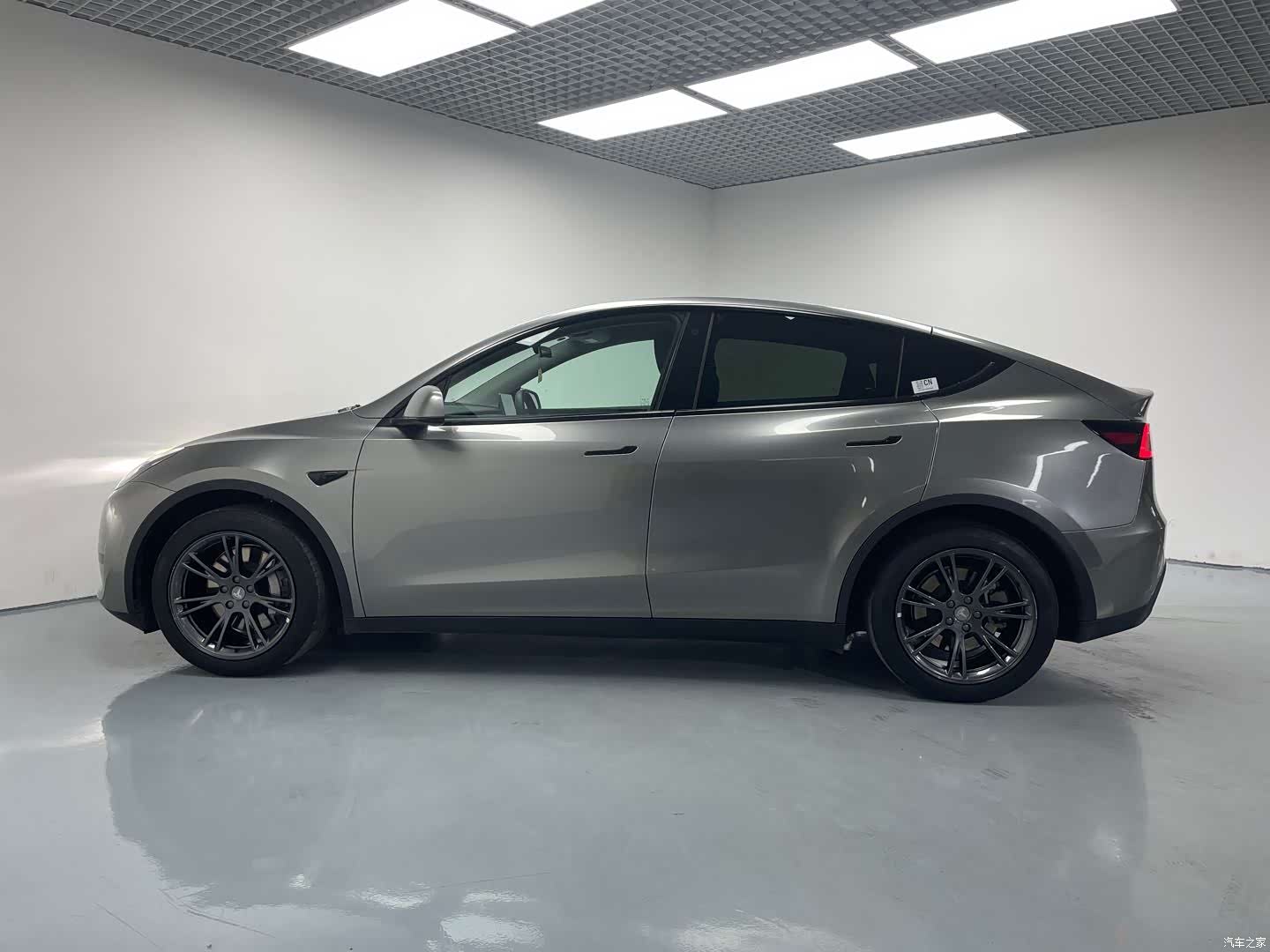 Tesla Model Y, 2024 4