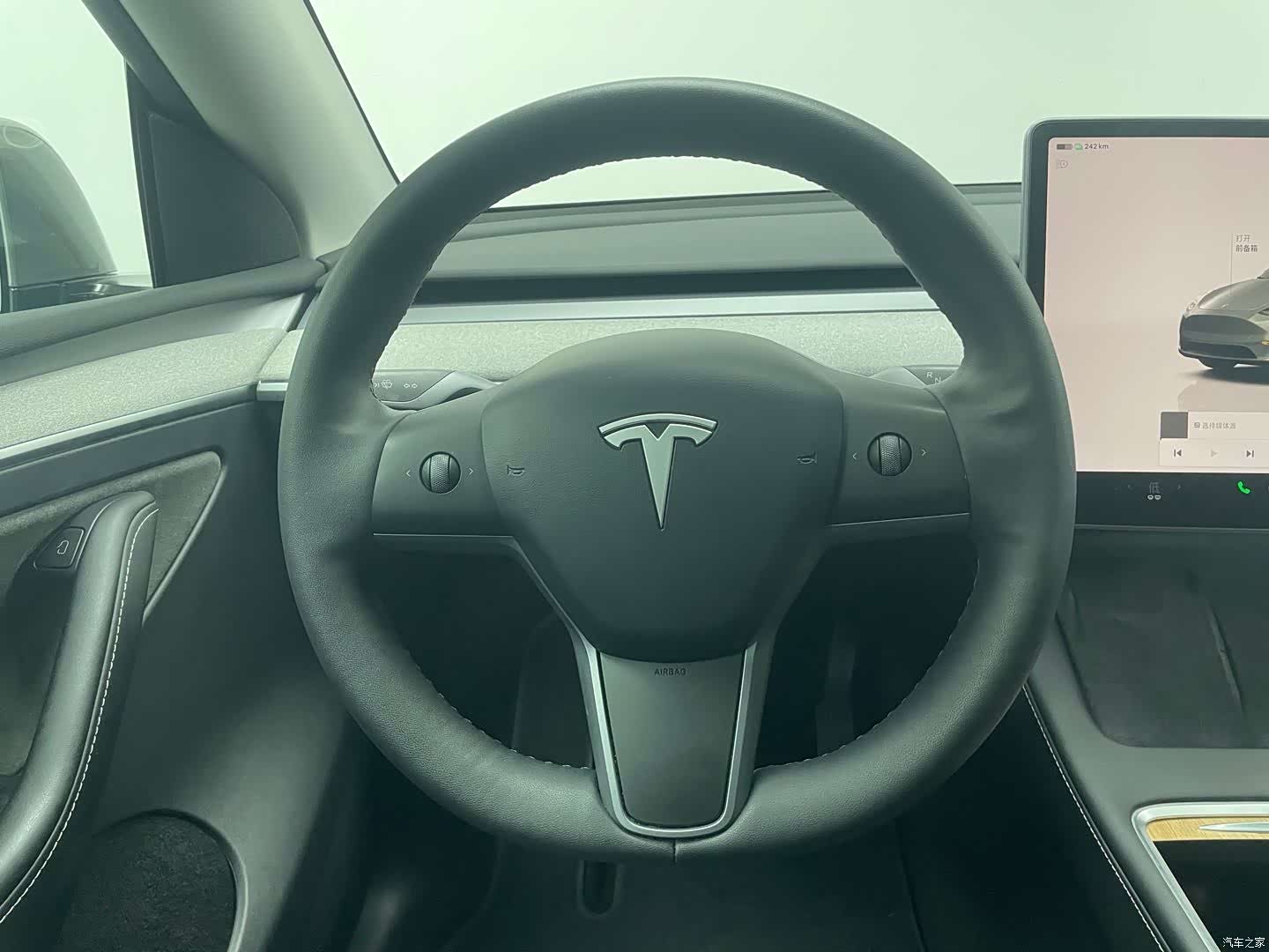 Tesla Model Y, 2024 14