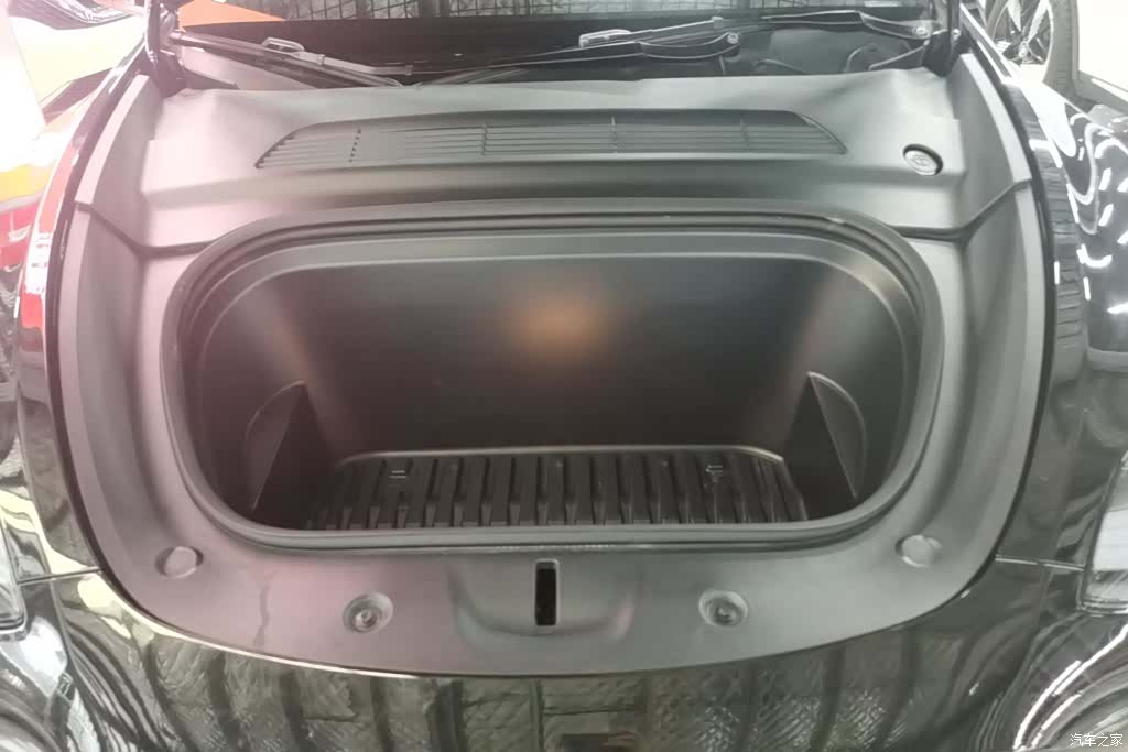 Tesla Model Y, 2023 10