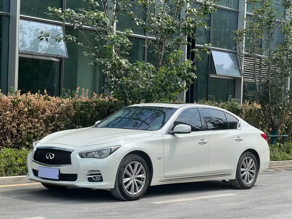 Infiniti Q50L