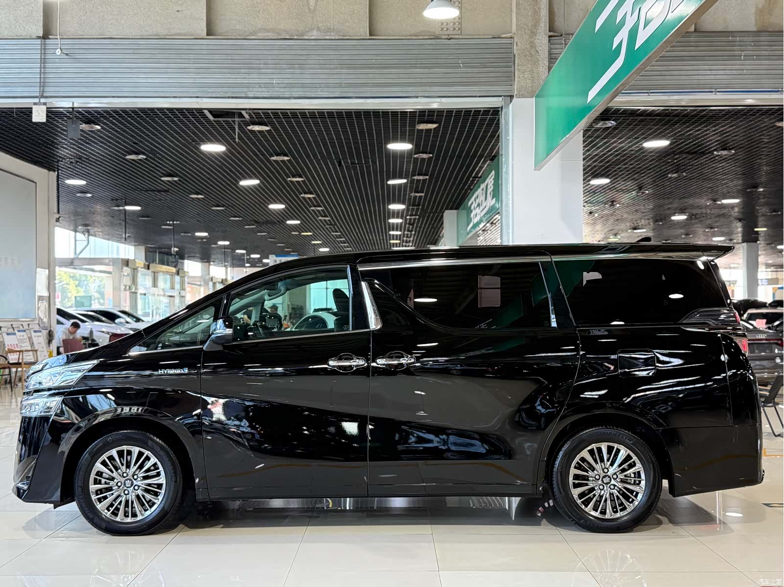 Toyota Vellfire, 2023 26