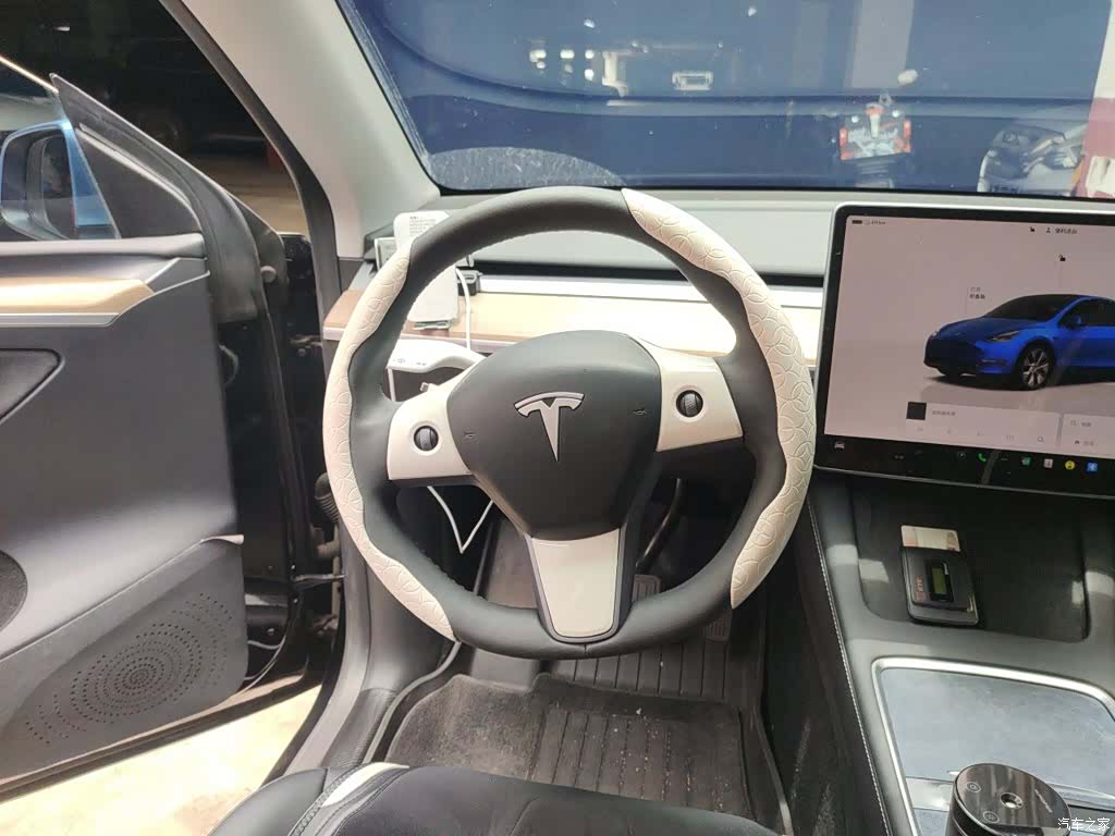 Tesla Model Y, 2022 3