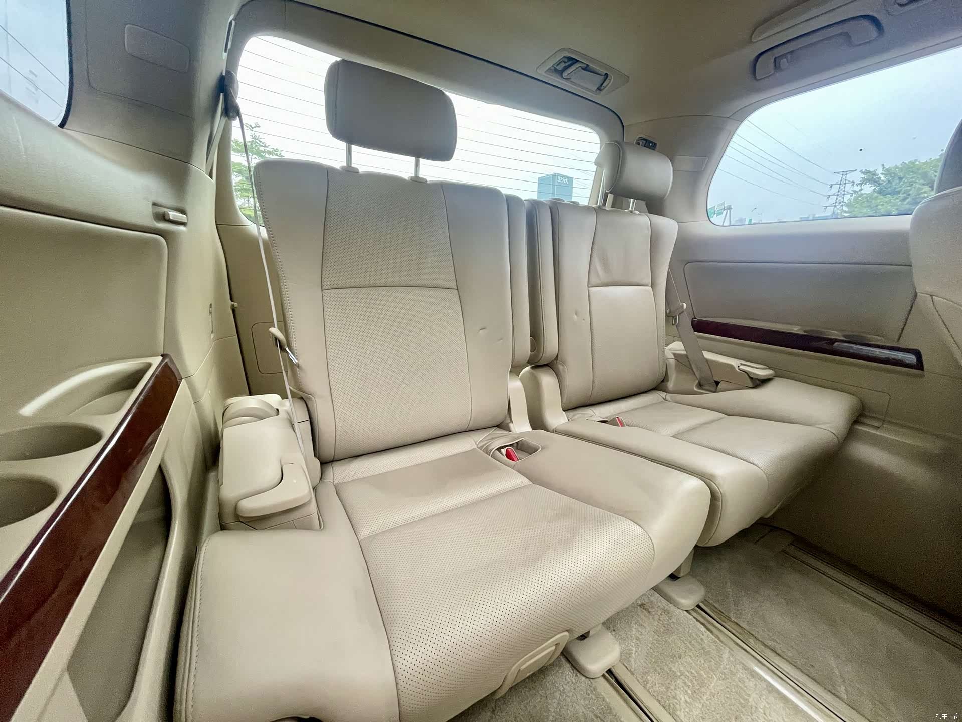 Toyota Alphard, 2011 18