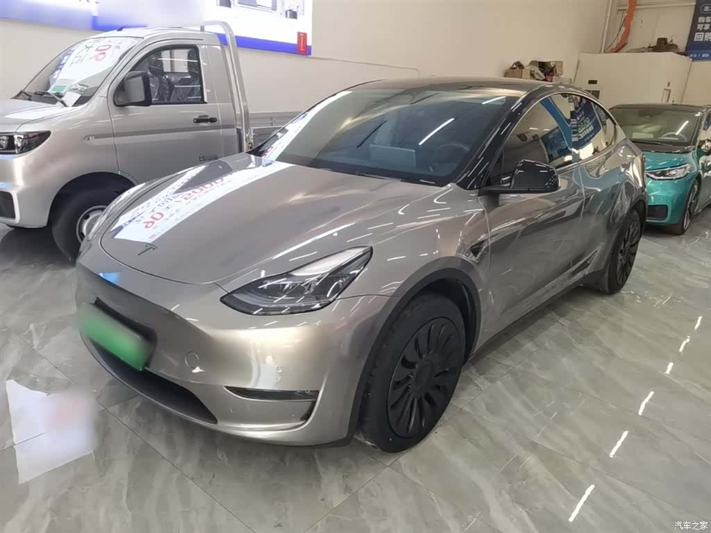 Tesla Model Y, 2024 1