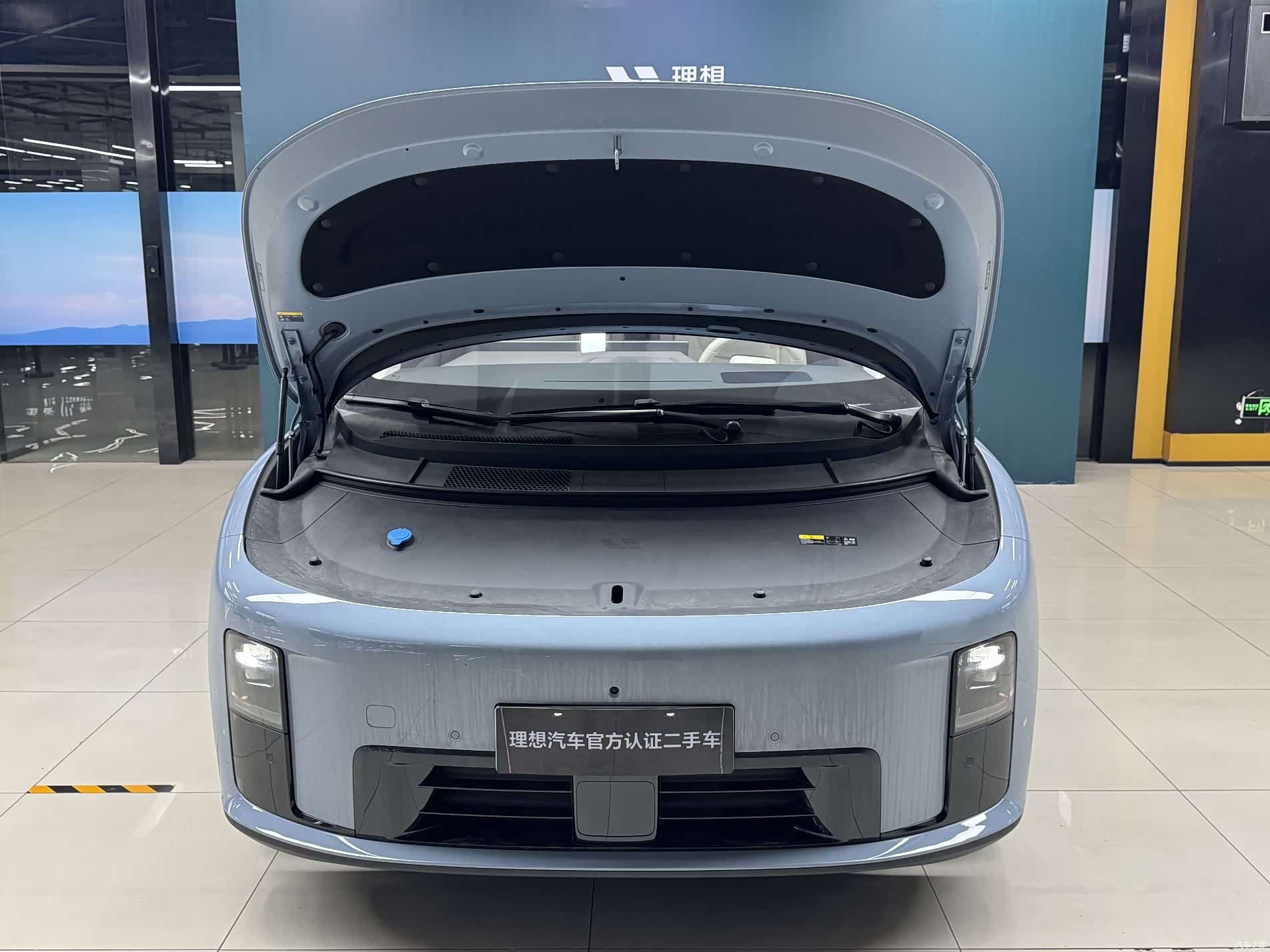 Li Auto i8, 2025 4
