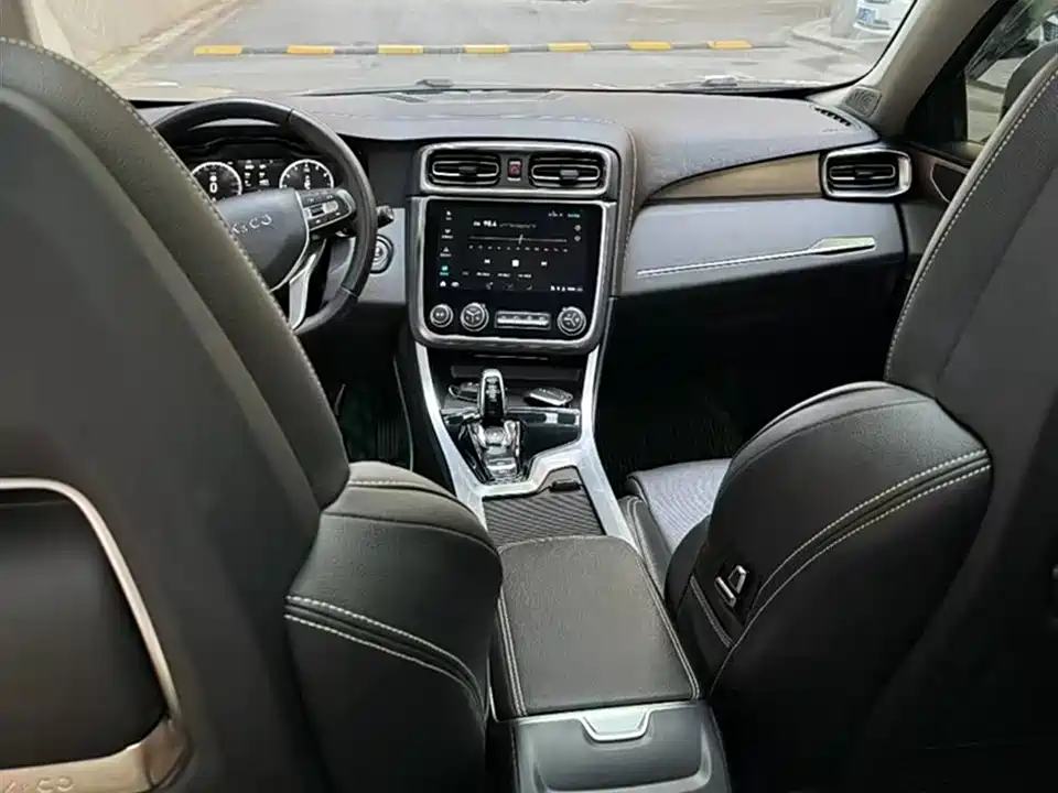 Lynk & Co 01