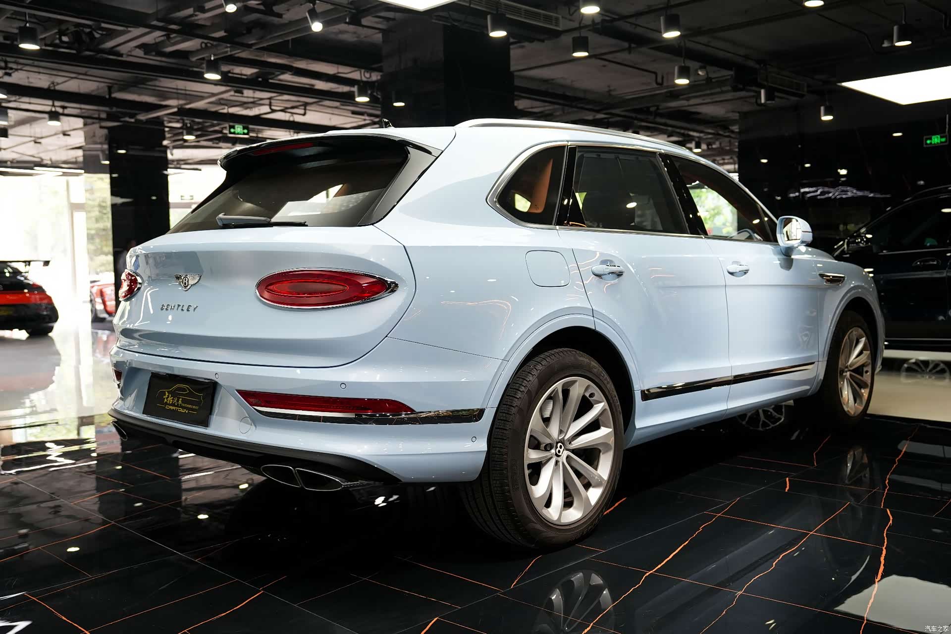 Bentley Bentayga, 2024 12