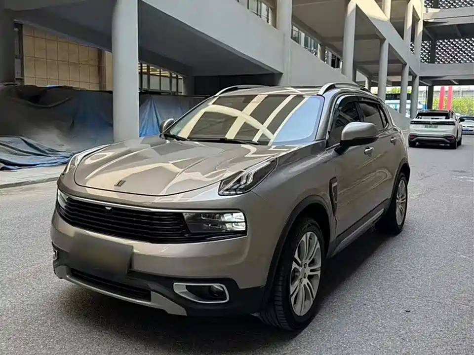 Lynk & Co 01