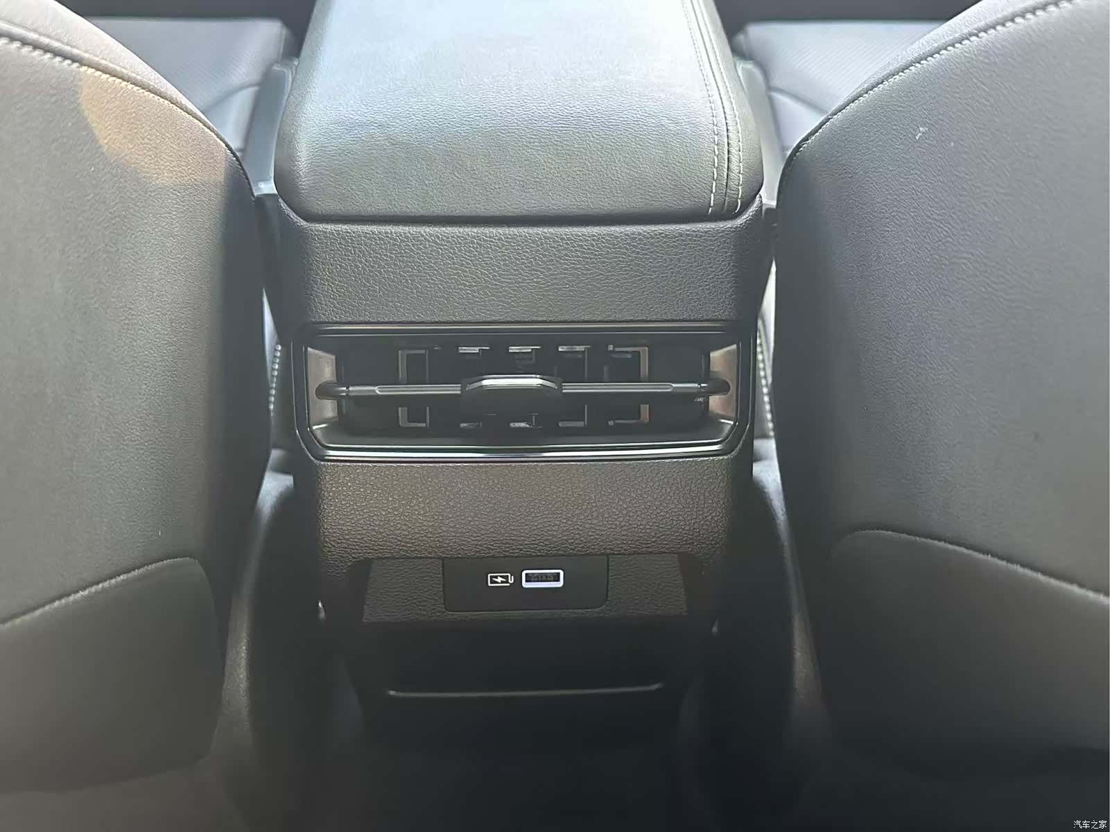 Geely Binray, 2025 19